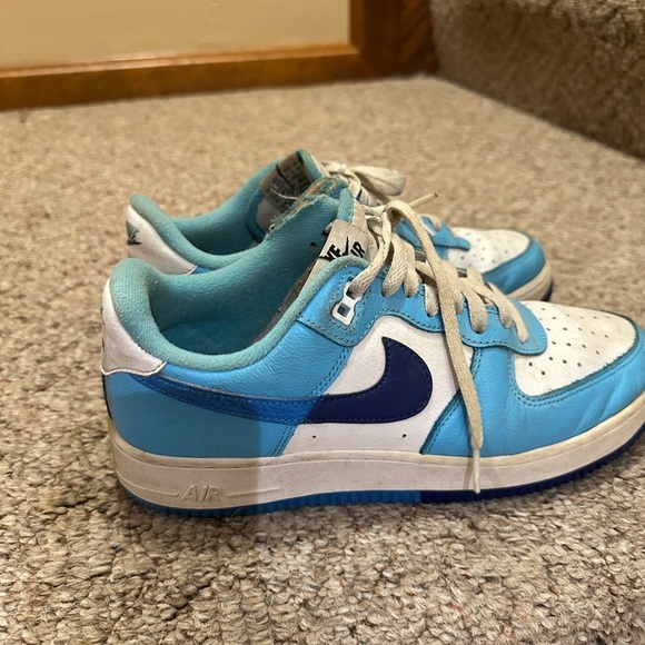 Nike Men's Athletic Shoes in Blue and White - Picture 2 of 6